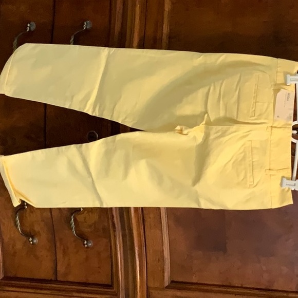 NWT Loft yellow Marissa skinny, straight through hip capris Size 4. - Picture 5 of 5